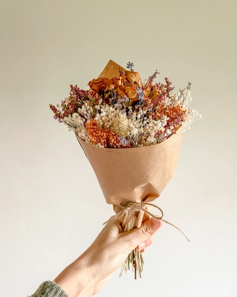Ramo com flores secas e preservadas para espaços, eventos e empresas