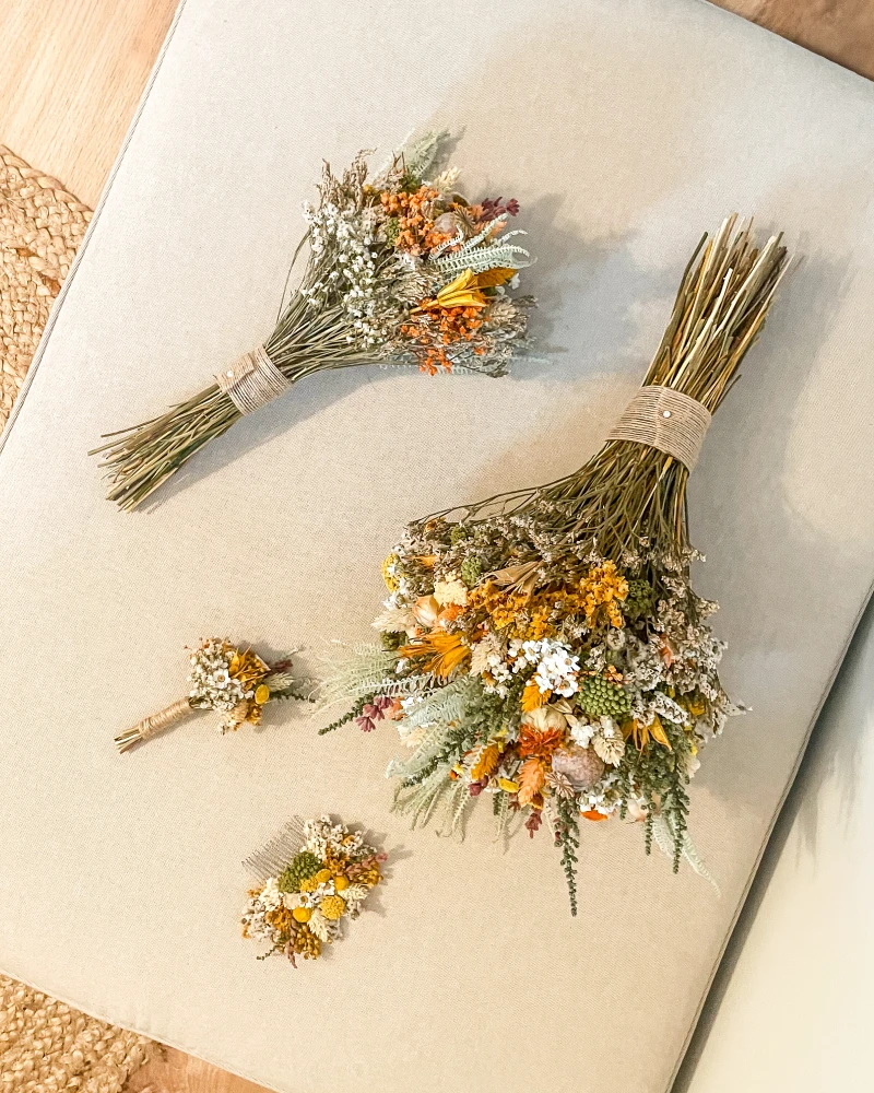 Ramo de noiva e lapela com flores secas e preservadas rústico