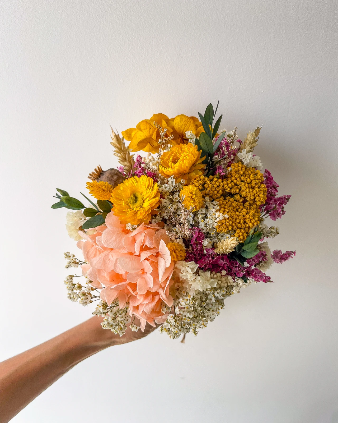 Ramo de Flores Secas e Preservadas em tons coloridos